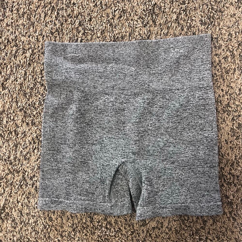Colsie Women’s Seamless Knit Shorts Gray Marled Size M New